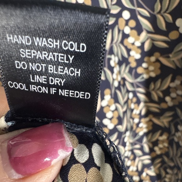 Pleione Navy Floral Blouse – Modern Feminine Core Multicolor Flower & Leaf Print - Picture 5 of 7